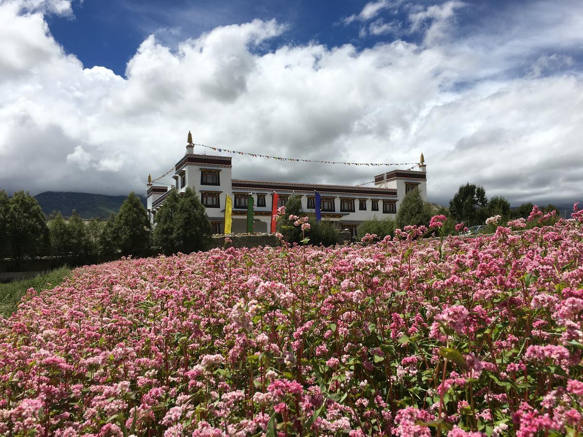 Royal Mustang Resort Nāmbo エクステリア 写真